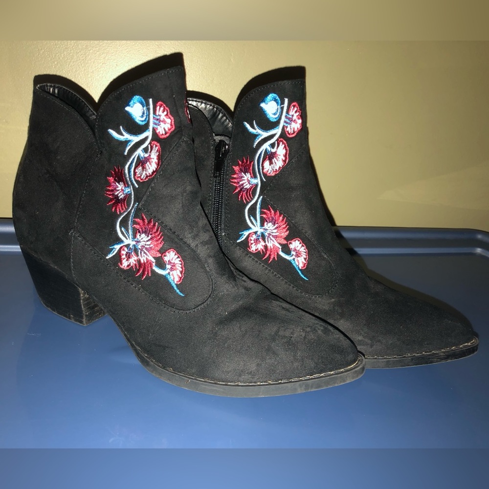 Carlos by Carlos Santana Black Floral Booties Sz 8